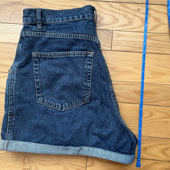 ❌ SOLD ❌ Pull & Bear High Waisted Denim Shorts Size 6 - Picture 7 of 8